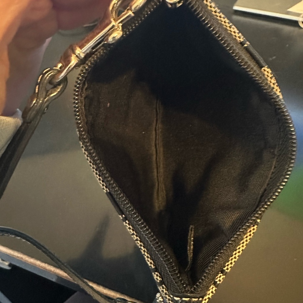 Coach wristlet, excellent condition - Picture 4 of 4